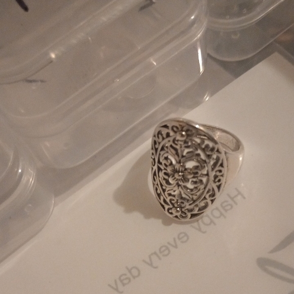 5/20 Elegant Silver Filigree Ring Size 7 - Picture 4 of 5